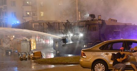 Białoruś. Drugi dzień protestów po wyborach.  Służby strzelają do tłumu, używają granatów hukowych. Jest wielu zatrzymanych