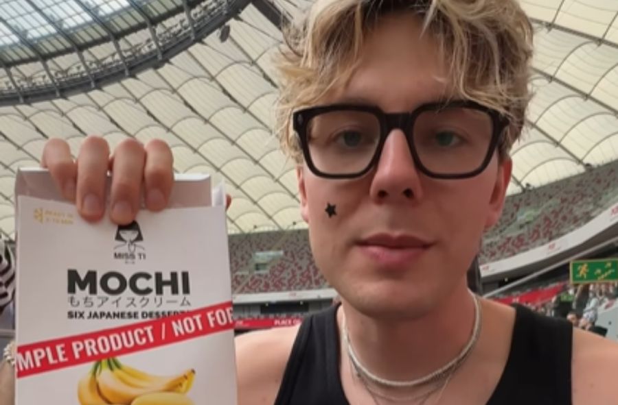 Bagi testuje nowe smaki mochi. Czym uraczył go Quebonafide?