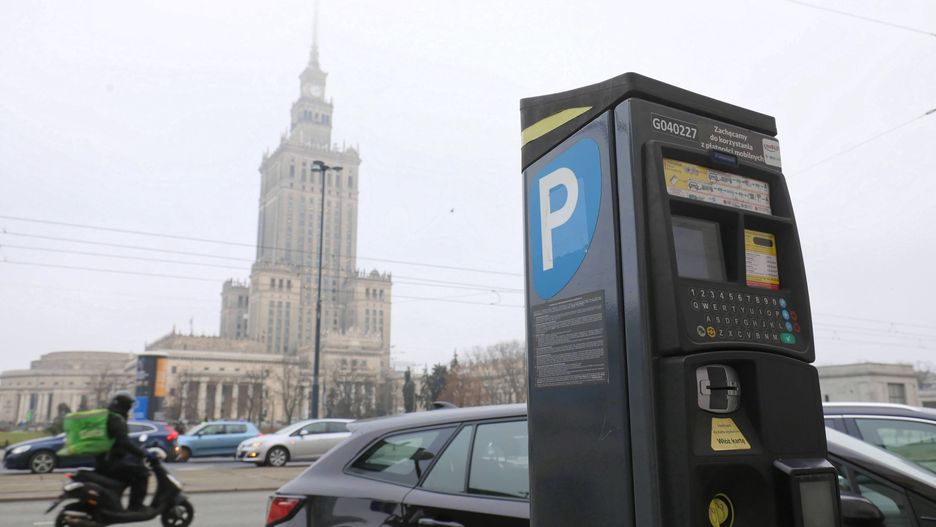 Warszawa. Do budżetu miasta wpłynęło ponad 75 mln zł z opłat za parkowanie w 2020 r.