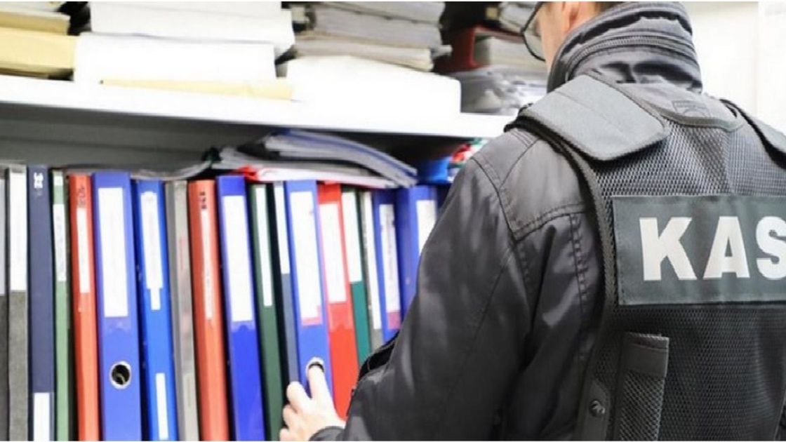 Podejrzani usłyszeli w prokuraturze zarzuty posługiwania się nierzetelnymi fakturami i prania pieniędzy.