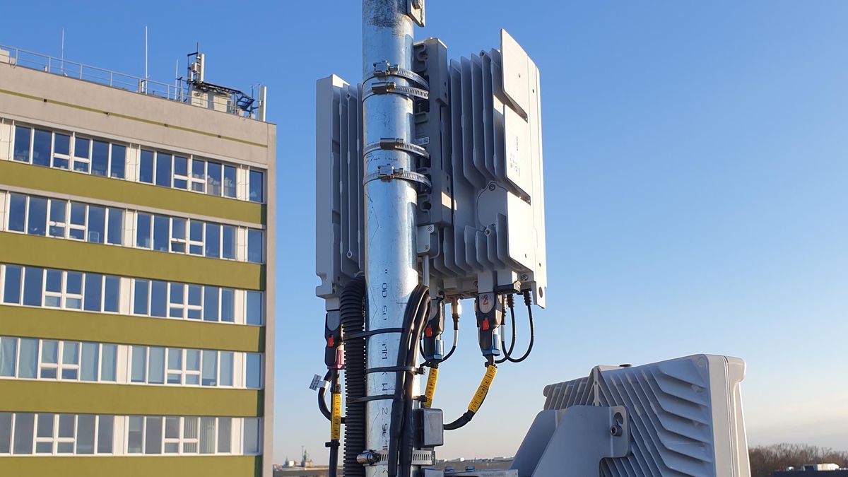 Stacja bazowa 5G przy AGH