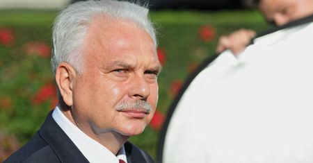 Koronawirus na świecie. AstraZeneca wstrzymuje badania nad szczepionką. Wiceminister zdrowia Waldemar Kraska uspokaja: pracuje nad nią wiele firm