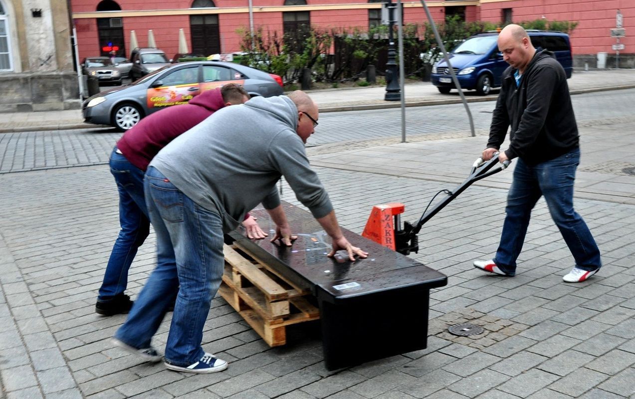 Znikają ławki chopinowskie!