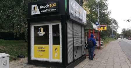 Przy Politechnice Lubelskiej stanął automat z kebabem – kebabBOX