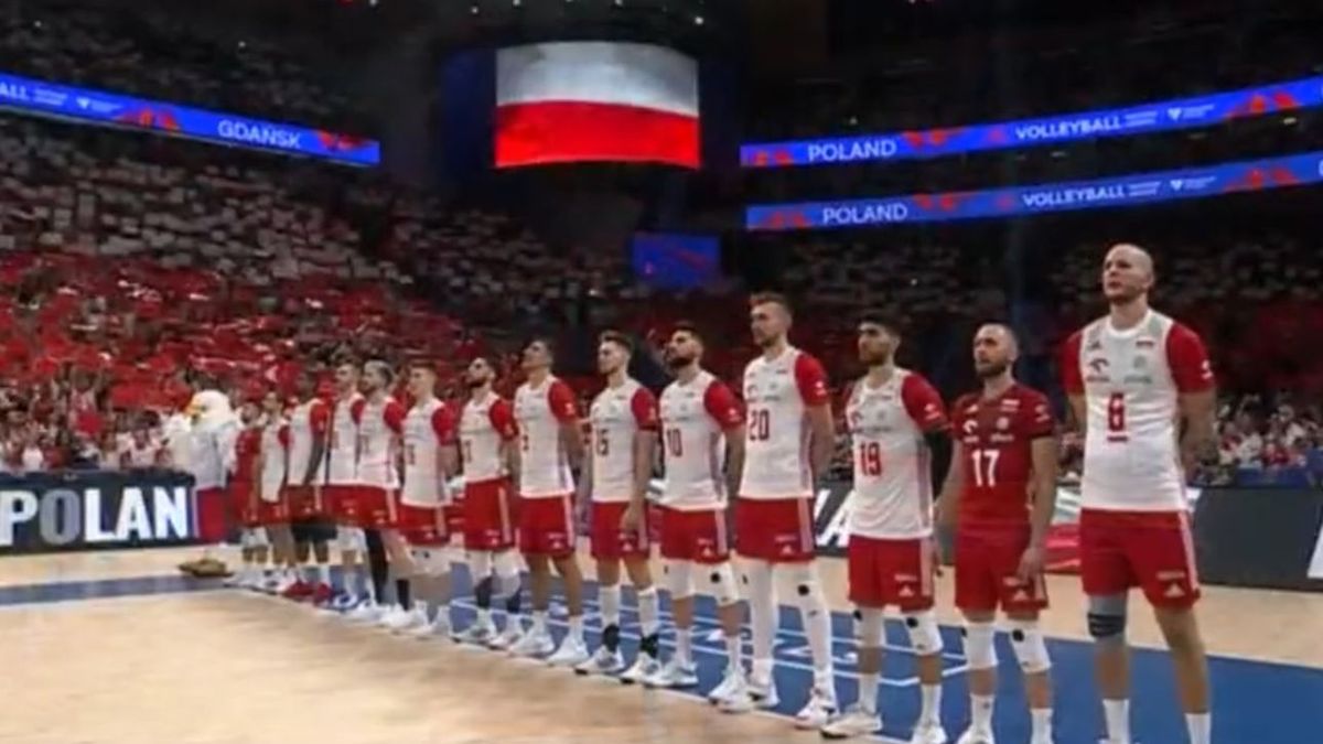 Zdjęcie okładkowe artykułu: Twitter / Polsat Sport / Na zdjęciu: siatkarze i kibice reprezentacji Polski
