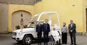 Nowe papamobile. Marka jest bardzo dobrze znana w Watykanie
