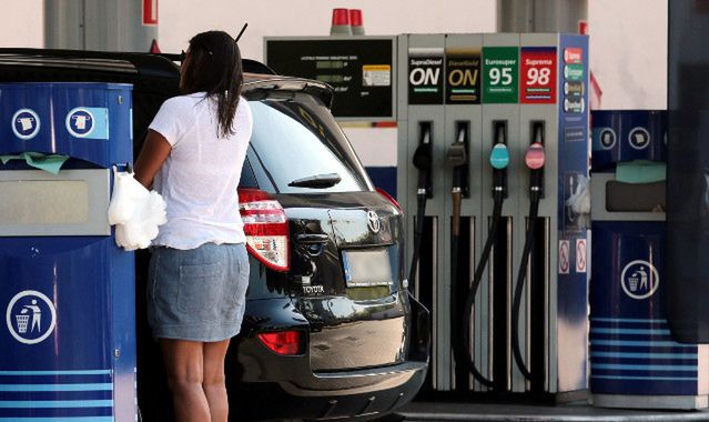 Analitycy: Ceny paliw na stacjach będą nadal spadać