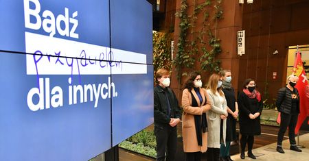 W Gdańsku startuje kampania na rzecz migrantów przy granicy. Narodowcy zakłócili prezentację