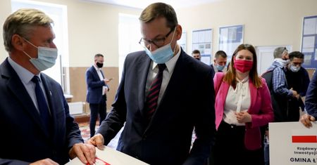 Mateusz Morawiecki dotrzymał słowa. Ruszyła lawina milionowych wypłat