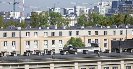 Nowy blok tuż obok starego. Mieszkańcom puszczają nerwy