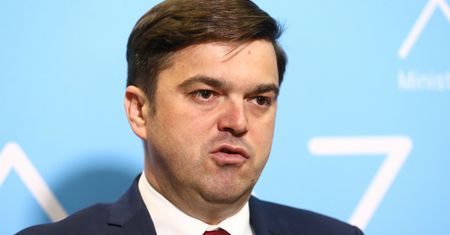 Wariant Delta. Znany lekarz krytykuje działania rządu. Rzecznik MZ: Śmieszą mnie tego rodzaju wypowiedzi