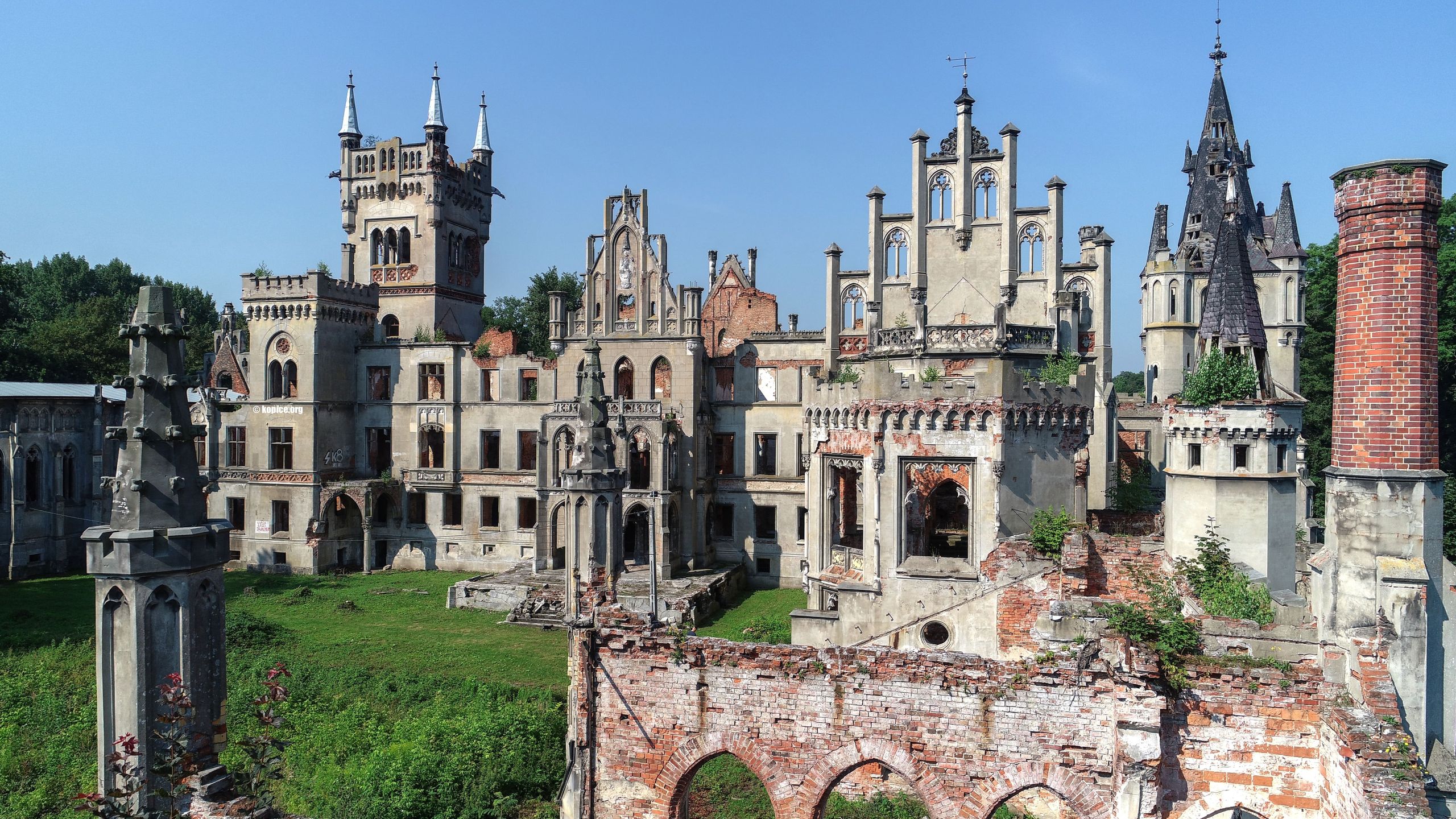 Pałac w Kopicach
