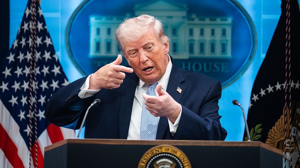 Donald Trump w trakcie konferencji prasowej, 6 kwietnia