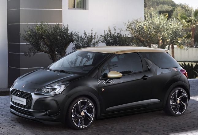 Teraz 1,6-litrowy motor benzynowy z turbodoładowaniem, stosowany w DS 3 Performance rozwija 5 KM więcej, czyli 208 KM. Co więcej, moc z niego trafia na koła przez 6-biegową przekładnię ręczna oraz szperę Torsen.
