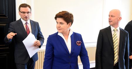 Walka z wyłudzającymi z budżetu i niepłacącymi podatków. Szydło o celach swojego rządu