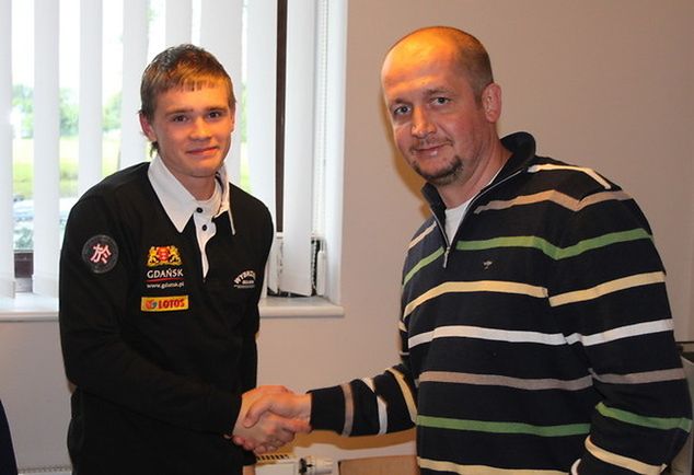 Prymlewicz wraz z prezesem Wybrzeża - Zbigniewem Trzoską