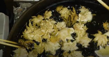 Zamiast zbierać, Polacy po nich depczą. Japończycy smażą i chrupią zamiast chipsów