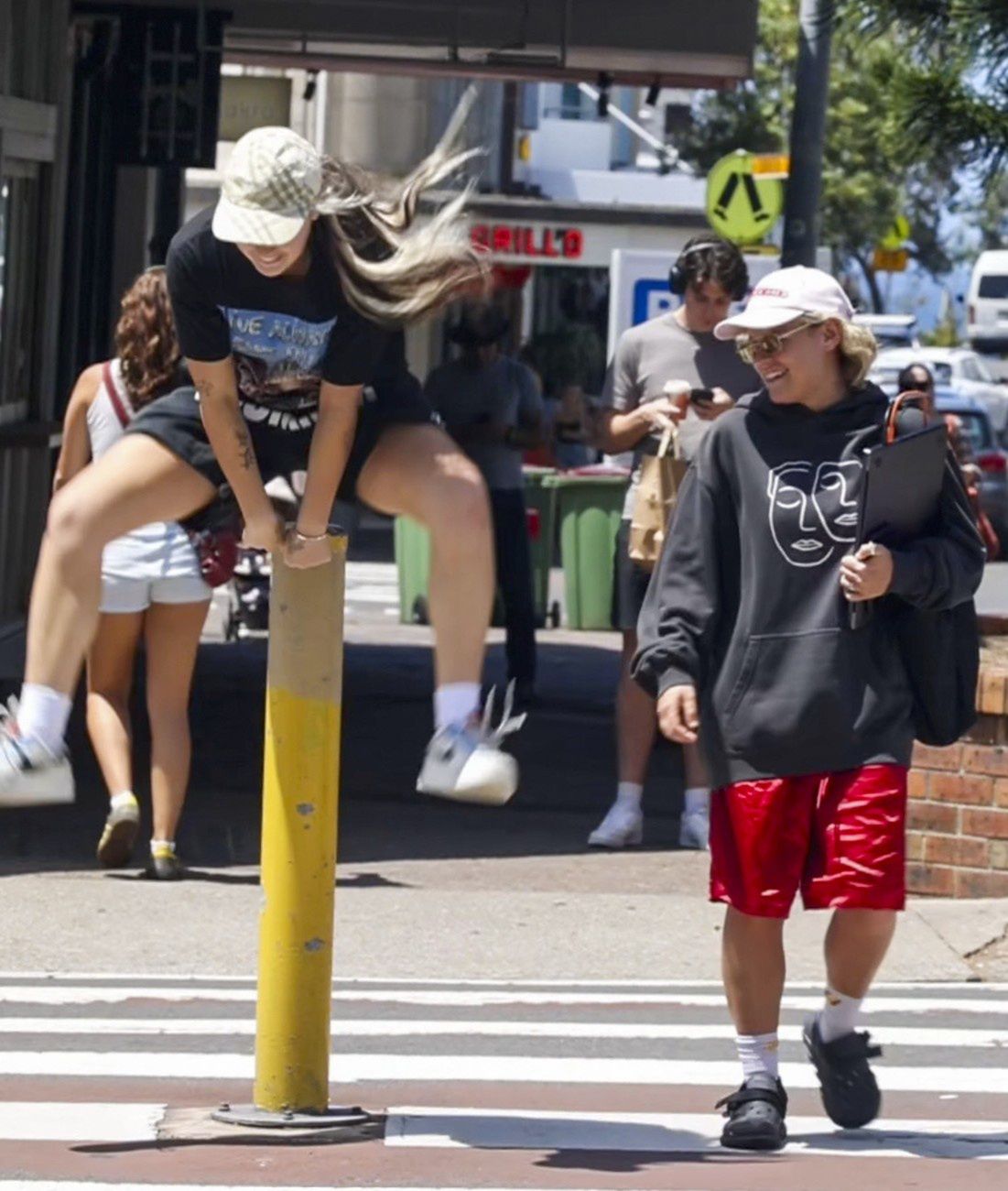 Jojo Siwa spaceruje z ukochaną