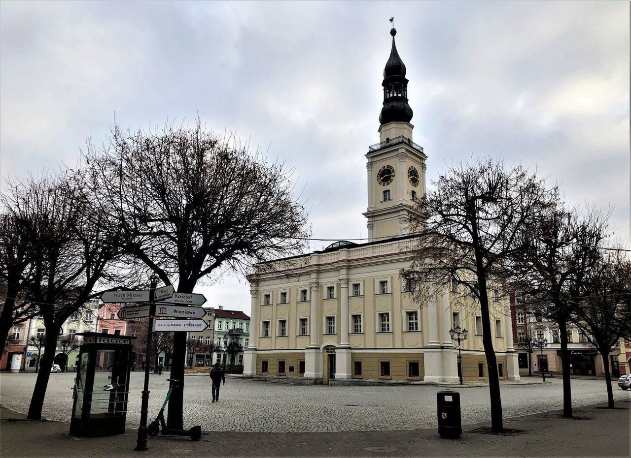 Rynek w Lesznie po rozbiórce ogródków wiedeńskich na zimę
