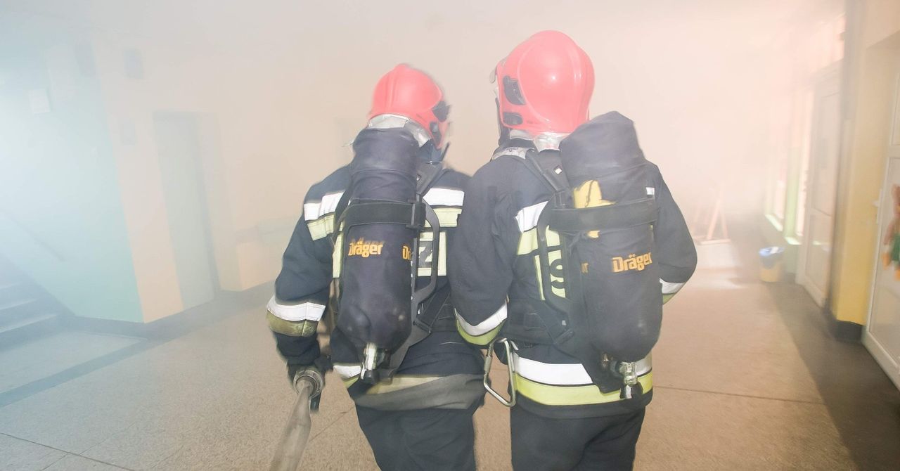 Pisarzowice: Ewakuacja szkoły, uczeń siódmej klasy rozpylił niebezpieczny gaz