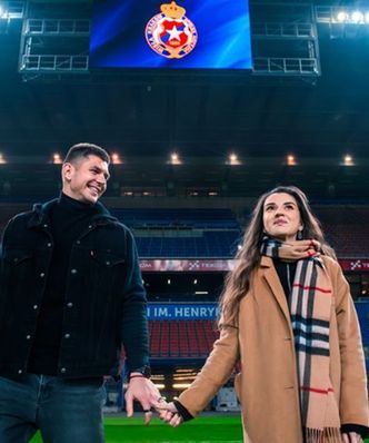 Stadion w Krakowie opustoszał. Wtedy wyszedł z żoną na boisko. Co za akcja!