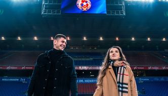 Stadion w Krakowie opustoszał. Wtedy wyszedł z żoną na boisko. Co za akcja!