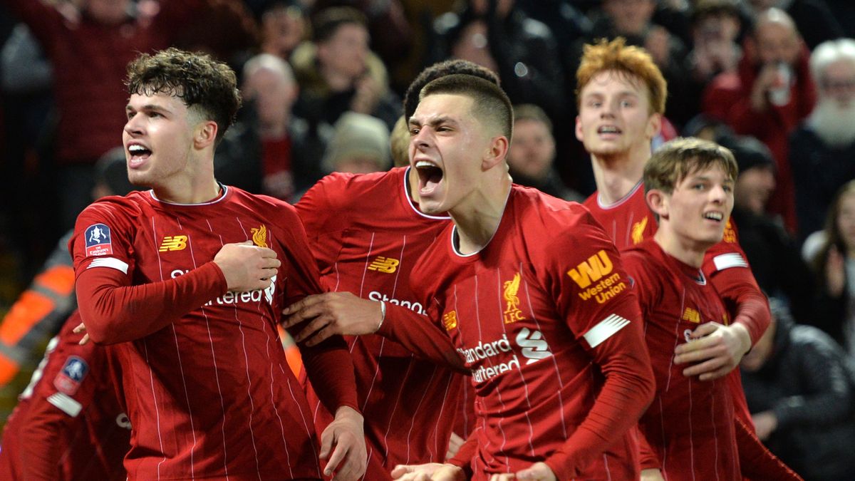 piłkarze Liverpoolu cieszą się z bramki