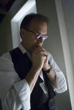 ''Criminal'': Kevin Costner ze wspomnieniami i umiejętnościami agentami CIA