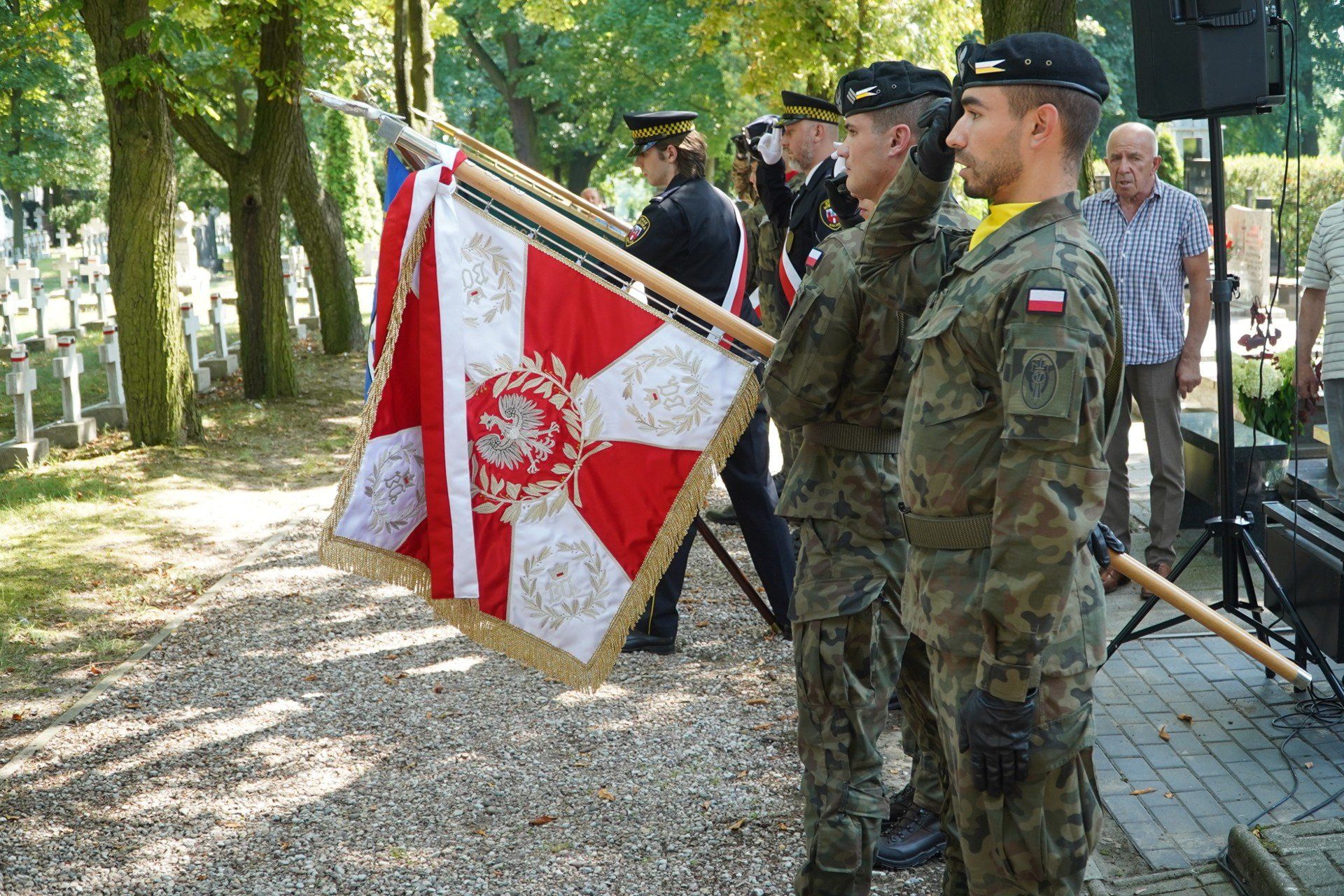 Złożenie kwiatów i zniczy w kaplicy majora Stefana Waltera