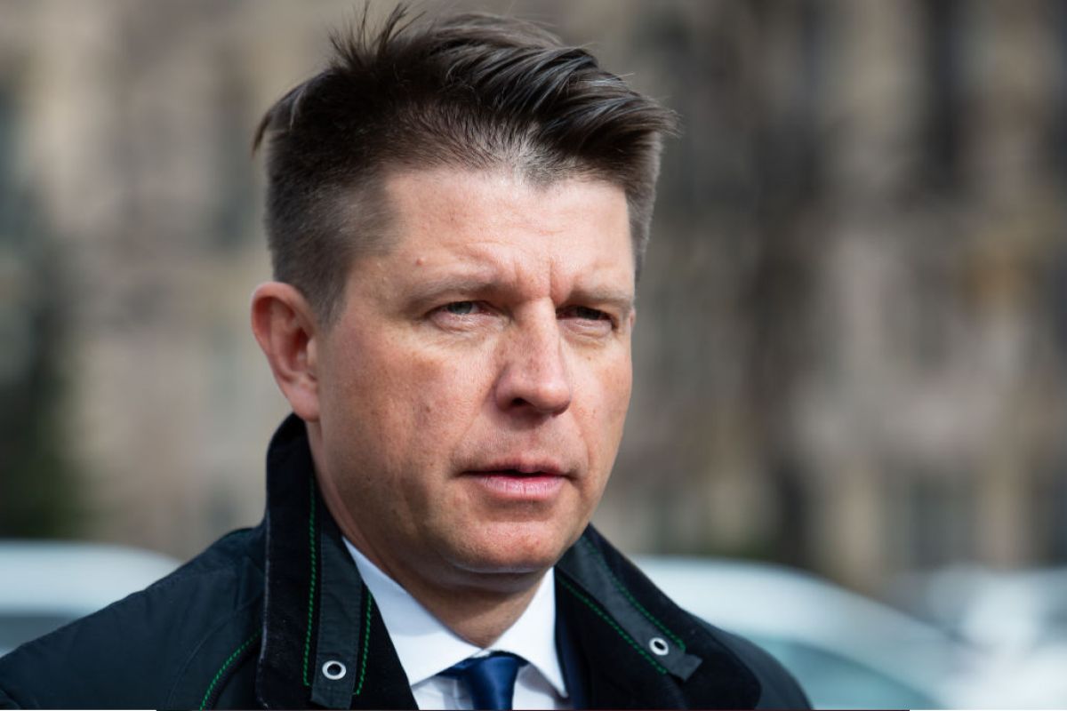 Petru siądzie za kasą w dyskoncie. "Podpisałem umowę"