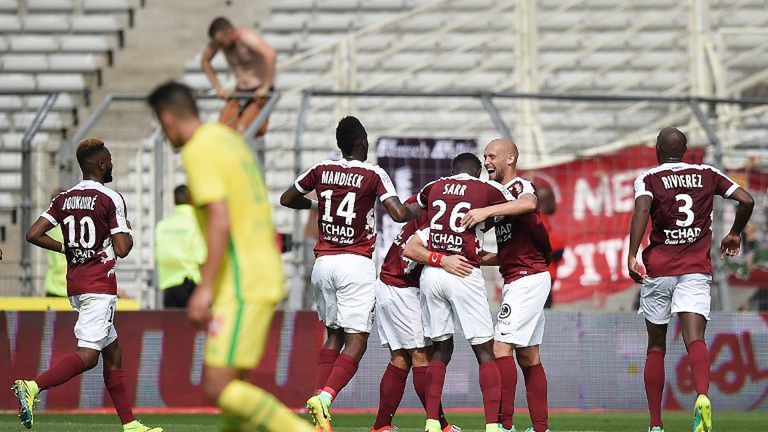 AFP / Na zdjęciu: piłkarze FC Metz