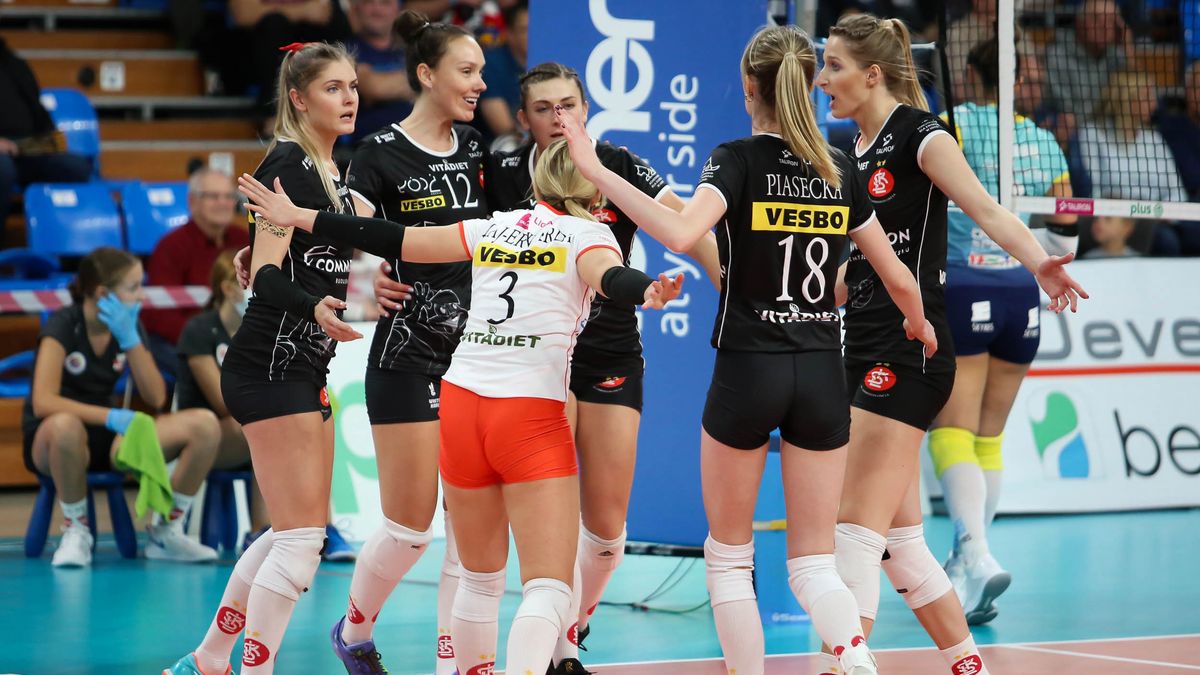 WP SportoweFakty / Monika Pliś / Na zdjęciu: siatkarki ŁKS Commercecon Łódź
