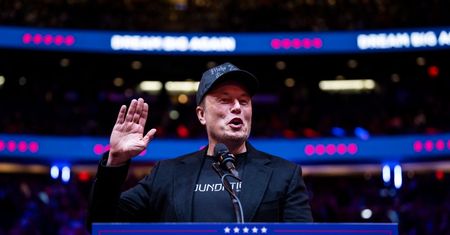 Trump blisko powrotu do Białego Domu. Oto kto za nim stoi