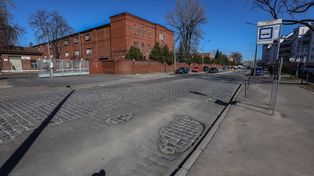 Wrocław: Krzywa i dziurawa Poznańska nareszcie do remontu. W przyszłości pojedzie nią tramwaj?