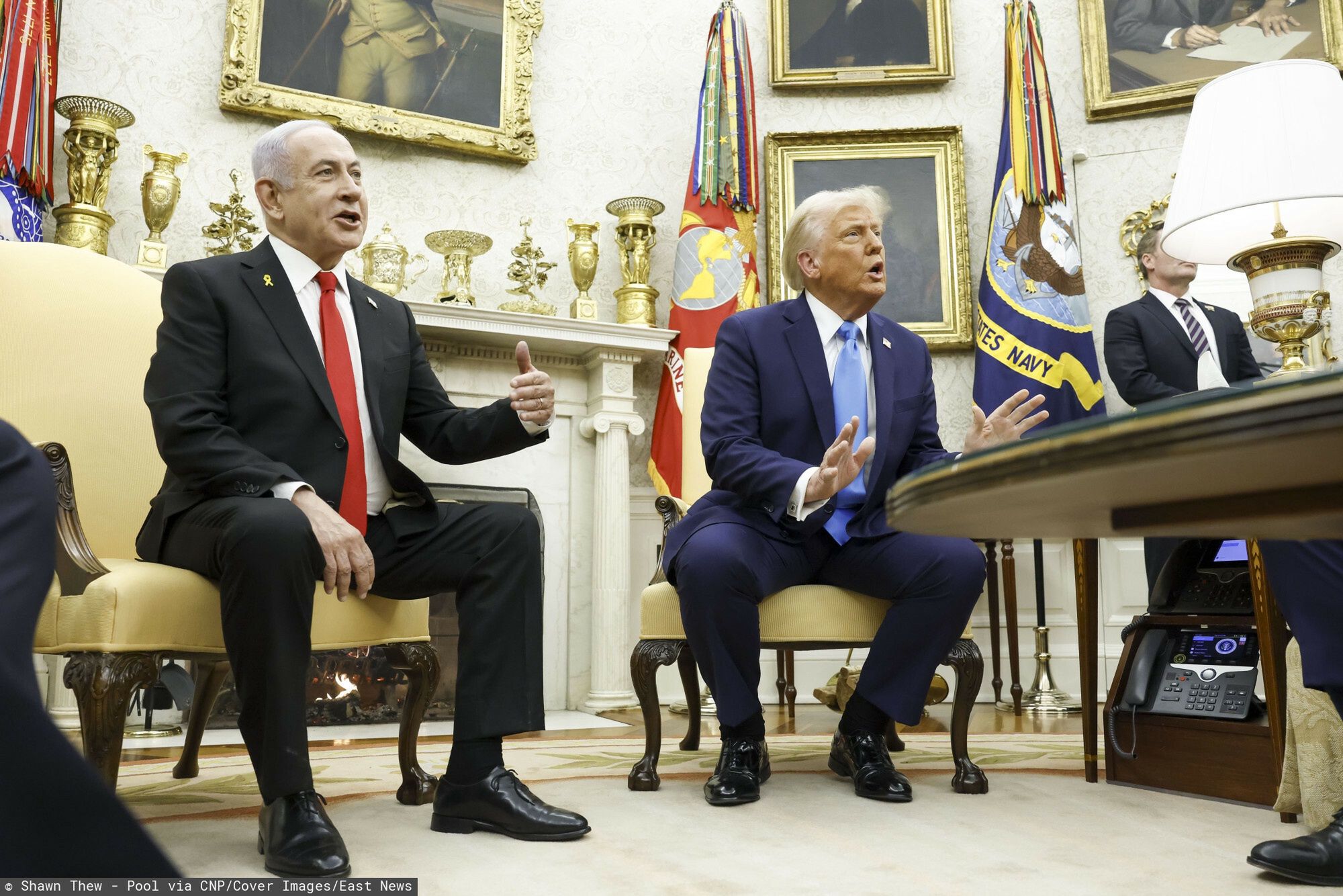 Premier Netanjahu spotka? si? z prezydentem Trumpem
Israeli Prime Minister Benjamin Netanyahu (L) and US President Donald J. Trump (R) talk with reporters in the Oval Office of the White House in Washington, DC, USA, 04 February 2025.  President Trump, who is hosting his first in-person meeting with another world leader since returning to the White House, and Prime Minister Netanyahu are set to discuss the Israeli cease-fire with Hamas, Iran?s nuclear program and future arms shipments, among other bilateral issues

Featuring: Donald J Trump, Benjamin Netanyahu
Where: Washington, District of Columbia, United States
When: 04 Feb 2025
Credit: Shawn Thew/POOL via CNP/INSTARimages.com
Shawn Thew - Pool via CNP