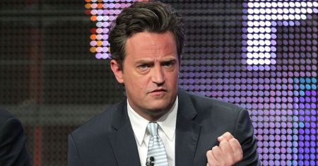 Asystent Matthew Perry'ego usłyszał WYROK. "Stał się jego pomocnikiem i dostawcą narkotyków"