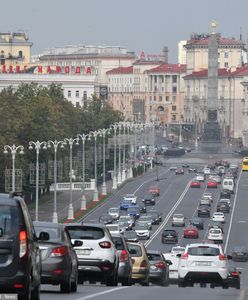 Mińsk pełen migrantów. Koczują nawet na placach zabaw