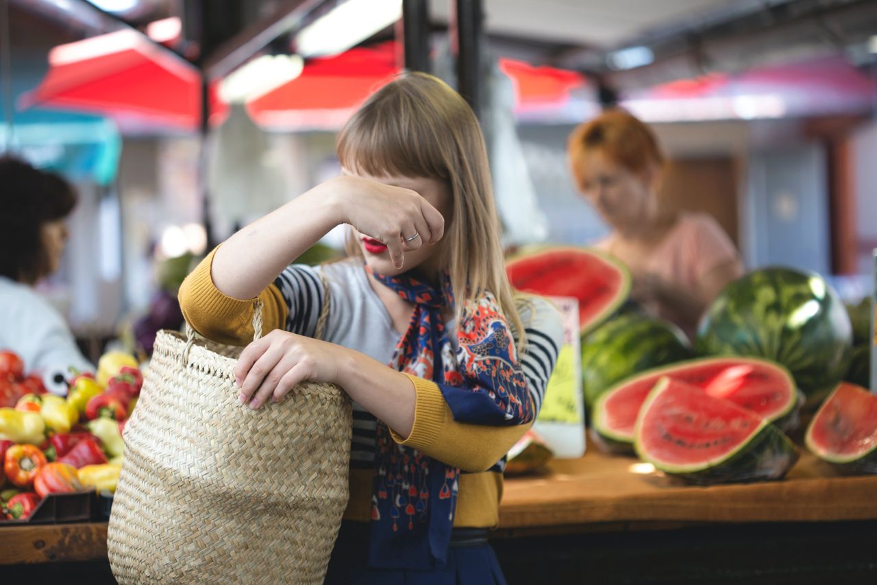 Zakupy bez stresu i dźwigania? Wypróbuj poręczny wózek i odetchnij