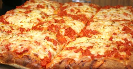 Mój dziadek często piekł tę pizzę na kolację. Sekretem jest ciasto