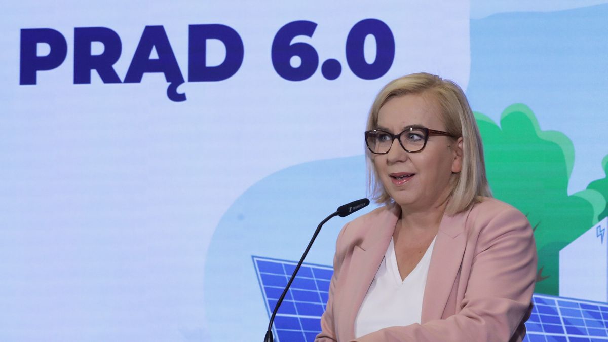 Minister klimatu i środowiska Paulina Hennig-Kloska 