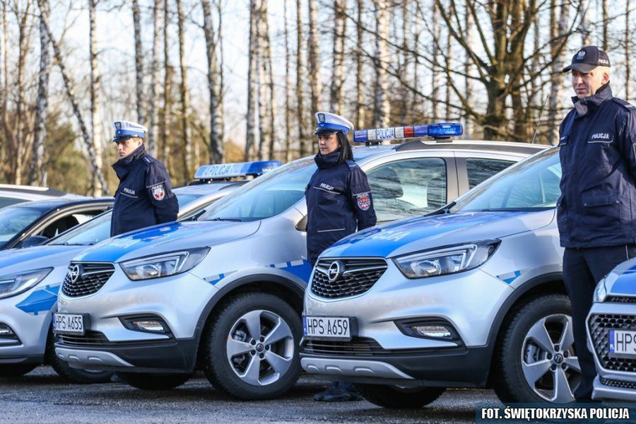 Crossovery są już wykorzystywane w policji. Oto oznakowane Ople Mokka