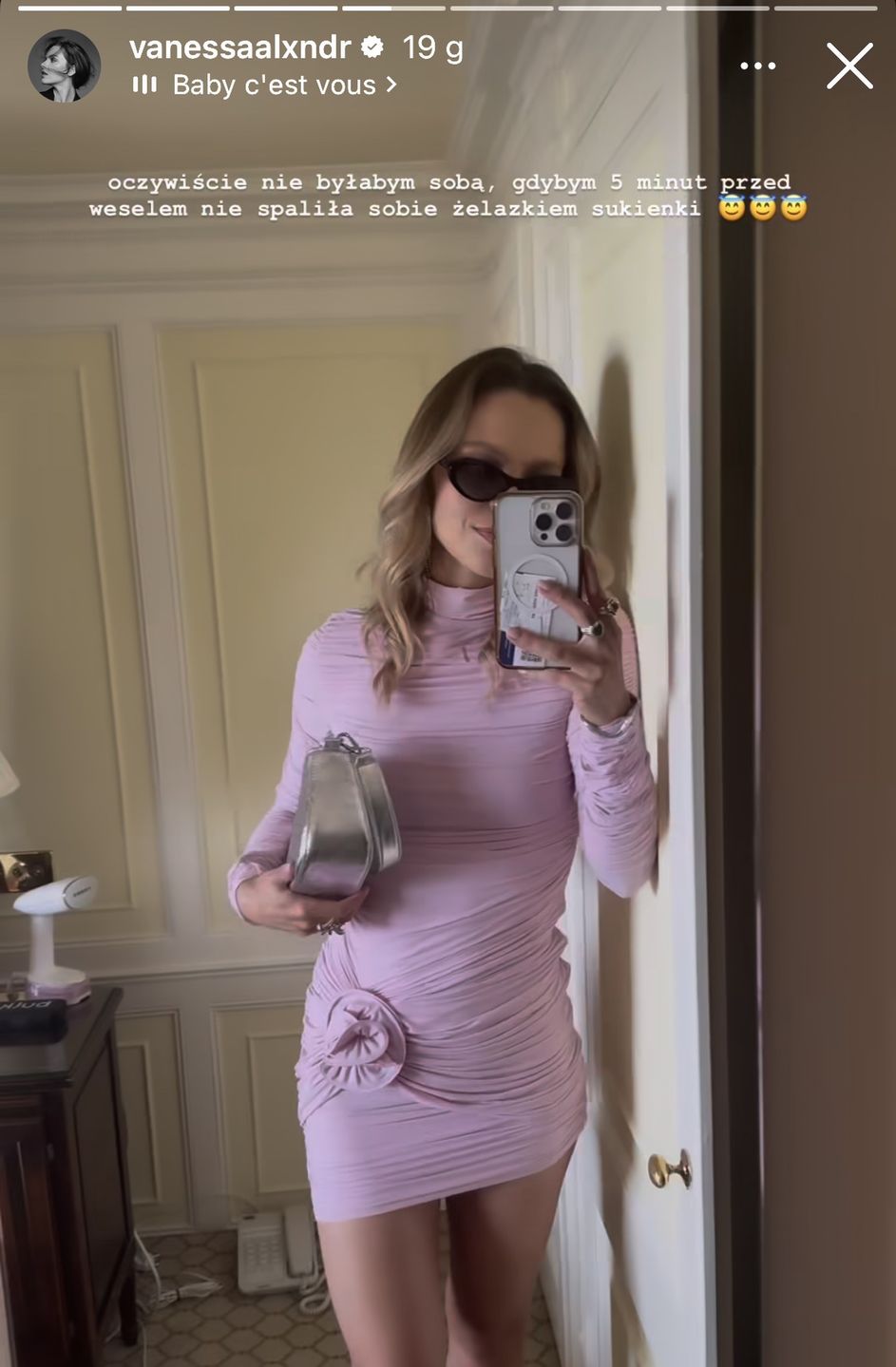 Vanessa Aleksander w różowej mini 