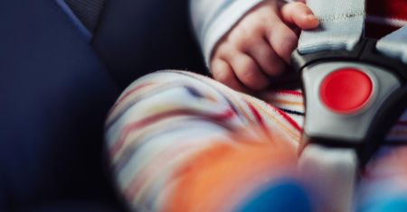 8-tygodniowe dziecko wypadło z nosidełka. Do szpitala trafiło po kilku godzinach