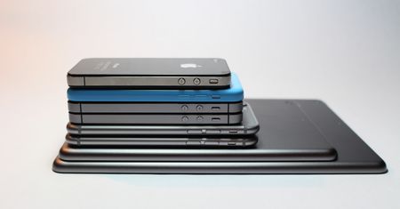 Oto świetna porównywarka smartfonów w 3D: iPhone XS, Galaxy S9 i wiele innych modeli