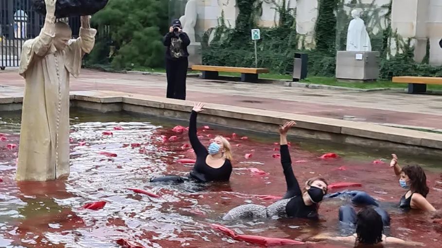 Klocki Lego znowu pomagają skomentować rzeczywistość. Stworzył replikę pomnika smoleńskiego 1