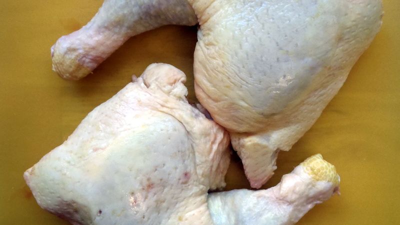 Surowe udko z kurczaka (samo mięso)