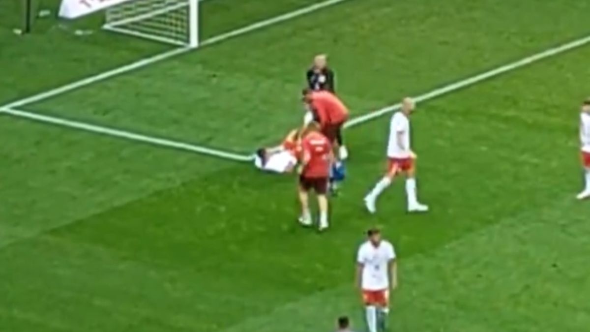 Twitter / Dominik Wardzichowski / Na zdjęciu: m.in. leżący Jakub Kiwior