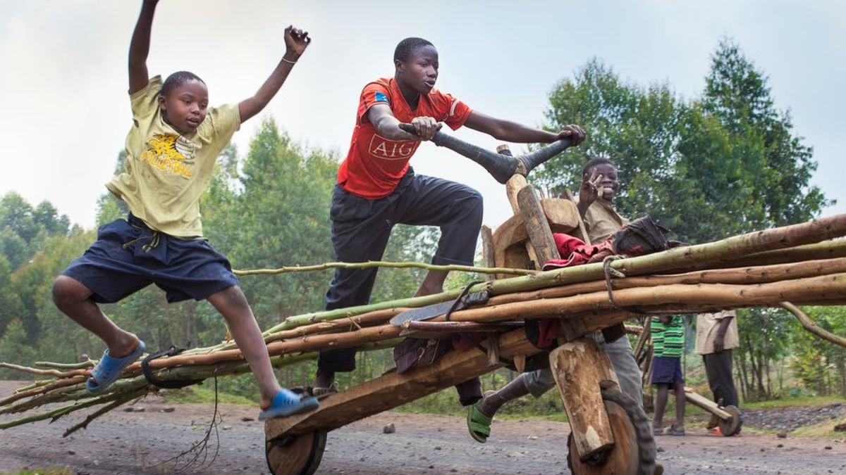 Chukudu, czyli kongijska hulajnoga. Stała się symbolem pracowitych mieszkańców 1
