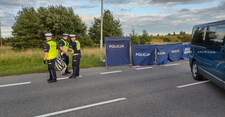 Horror na głównej drodze w Suwałkach. Motocyklista został przepołowiony