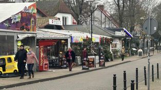 Mielno: Sobotni spacer nad morzem. Lokale gastronomiczne czekają na gości [zdjęcia]